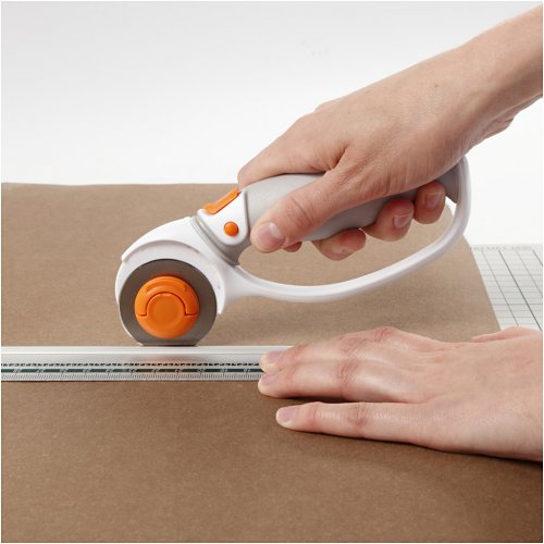 Rotační řezačka s ergonomickou rukojetí - obrázek